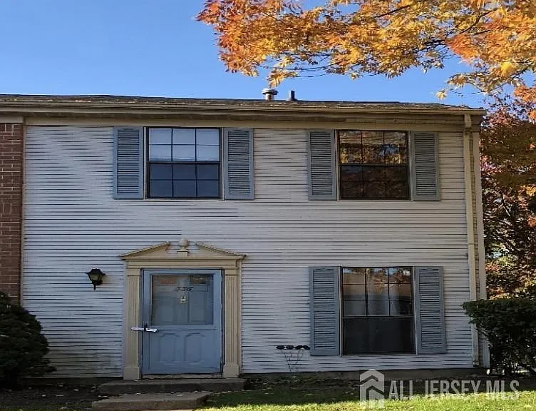 536 Manchester Ct — Photo 1