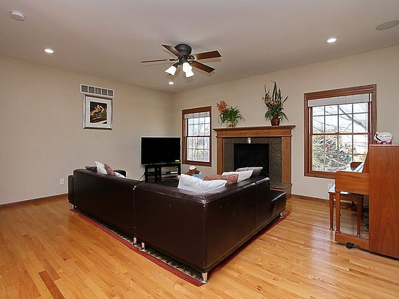 5th image of 1009 Goldenrod Dr