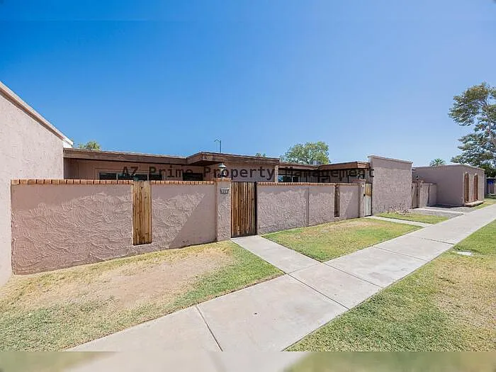 6008 W Augusta Ave — Photo 3