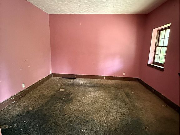 3rd image of 26 Lloyd St