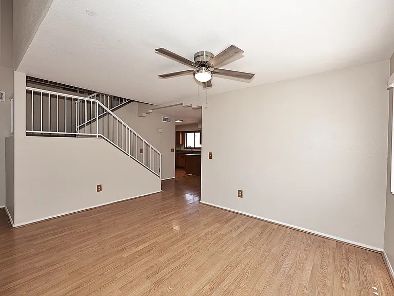 8935 W Windsor Ave — Photo 7