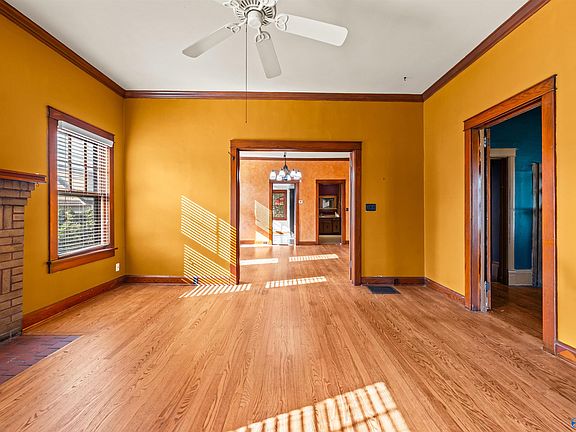 5th image of 905 Clinton Ave E