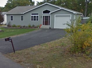 15 Pembroke Pl, Chicopee, MA 01020