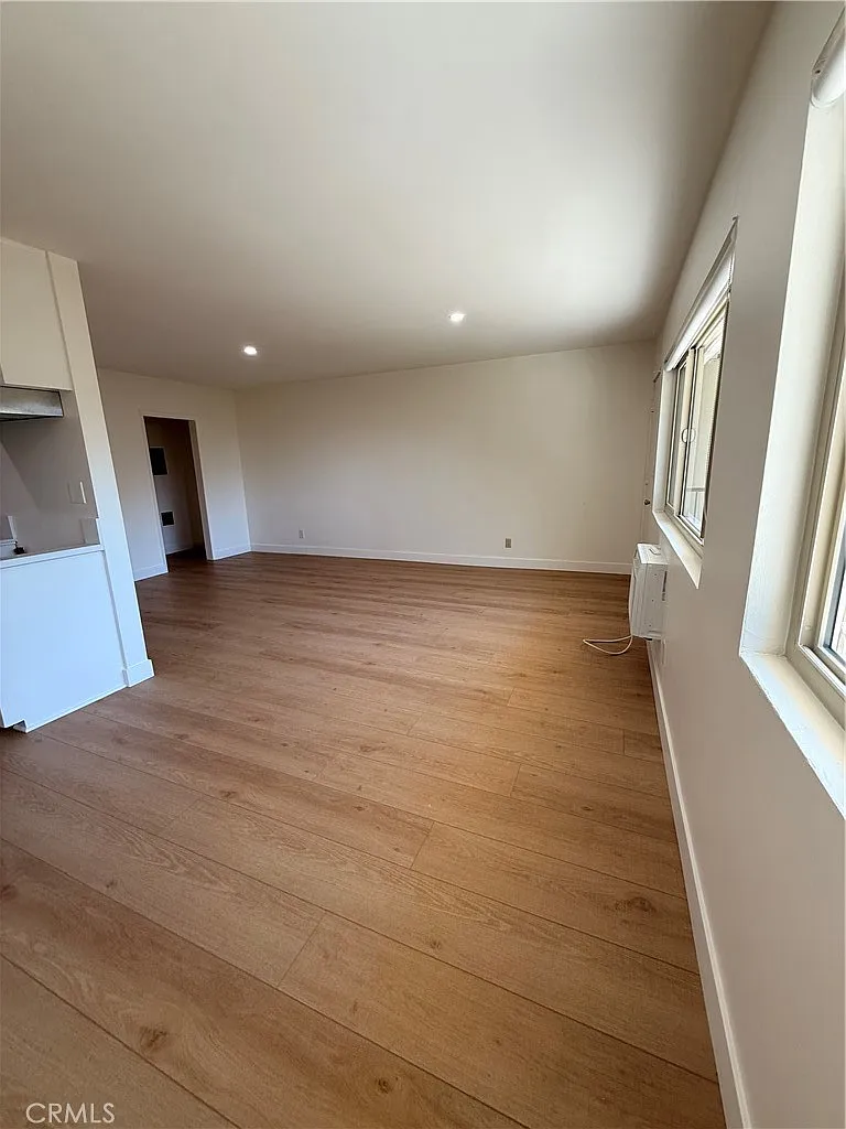 2 bed, 750 sqft, $3,490 — Photo 3