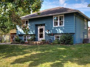 1200 Crestview Dr, Carlisle, IA 50047