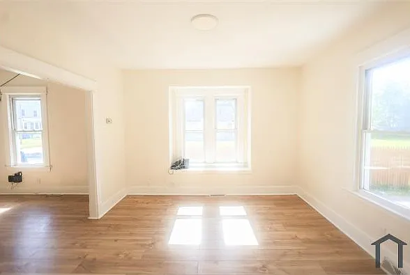 420 W 21st St — Photo 10