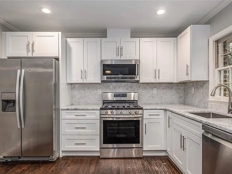 388 Lakemoore Dr NE — Photo 15