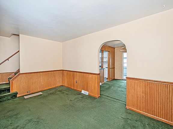 4th image of 127 Lily St