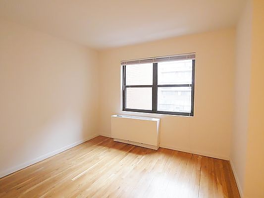 4th image of 225 E 85th St APT 905