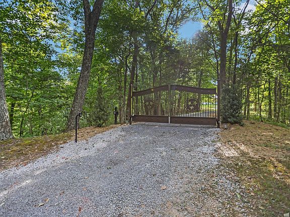 4th image of 2661 Tinnin Rd