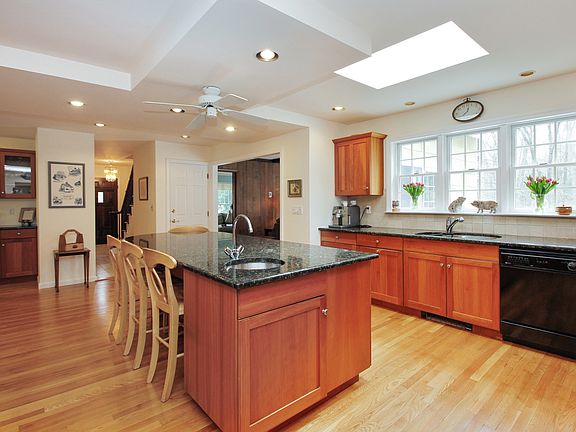 5th image of 53 Gordon Ave