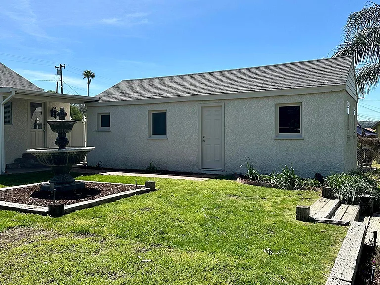 1321 Sapphire Ave — Photo 33