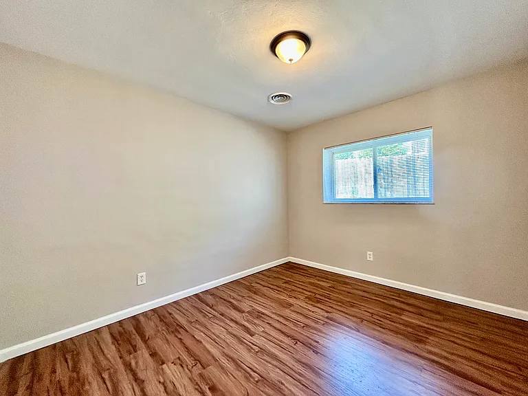 Glen Park Apartments — Photo 13