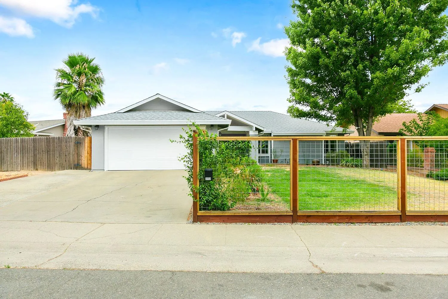 3753 Pullman Dr photo 1