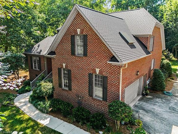 3rd image of 814 James Doak Pkwy