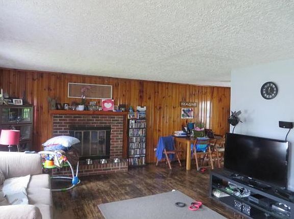 2nd image of 2216 Windsor Ave