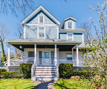 37 Warner Ave, Roslyn Heights, NY, 11577