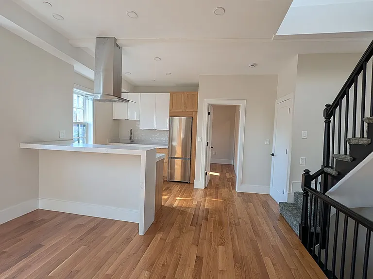 18 Winchester St #3A — Photo 4