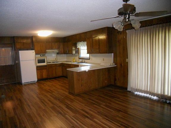 5th image of 606 Wood Ln