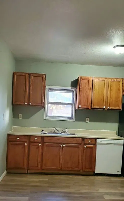 3 bed, 1.0 bath, 1200 sqft, $975 — Photo 3