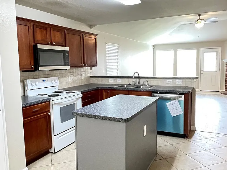 8904 Chisholm Trl — Photo 5