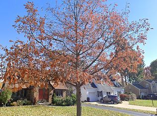 672 Wing St, Elgin, IL 60123