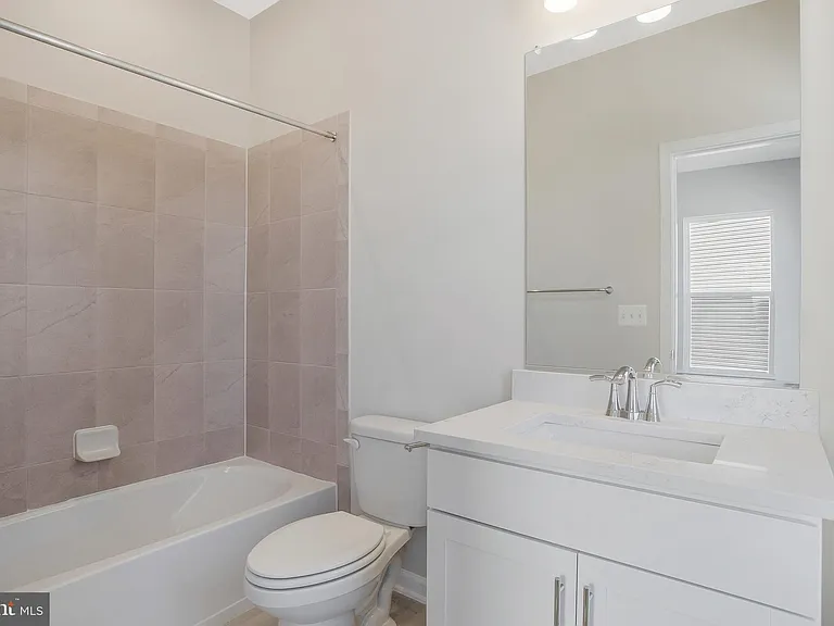 244 Mainstream Dr — Photo 22