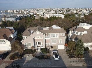 8 Hideaway Dr, Brant Beach, NJ 08008