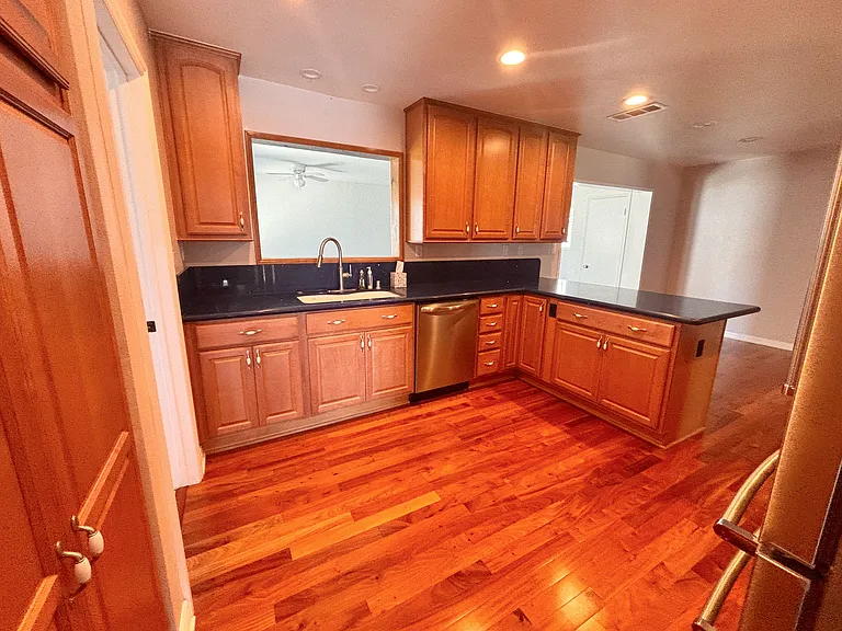 16542 Fountain Ln — Photo 18
