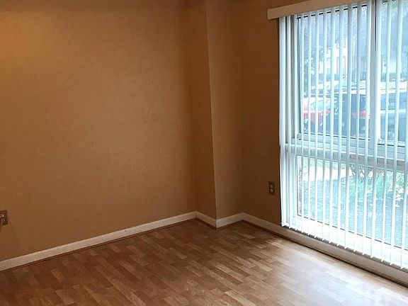 Large Eat-In Kitchen