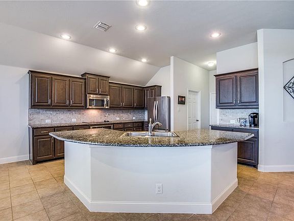 3rd image of 281 Hilltop Dr