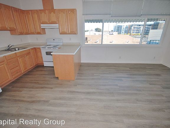 4th image of 147 South Blvd Suite D