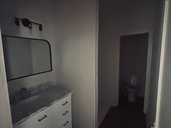 4th image of 807 Central Ave