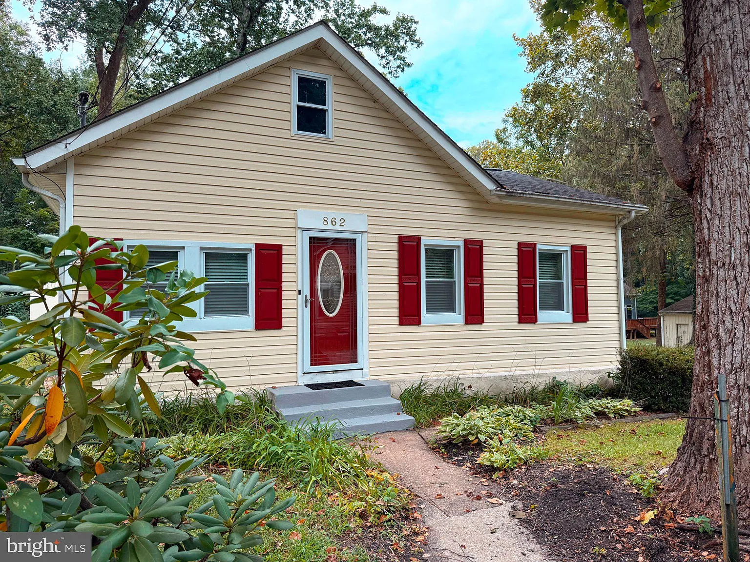 2 bed, 1.0 bath, 1192 sqft, $2,100 — Photo 1