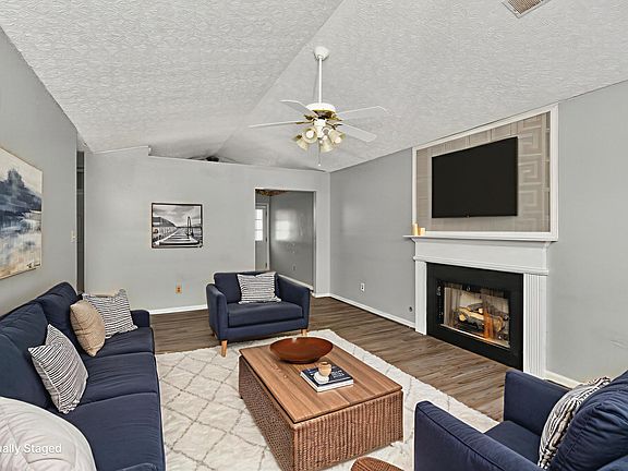4th image of 2596 Woodhill Dr