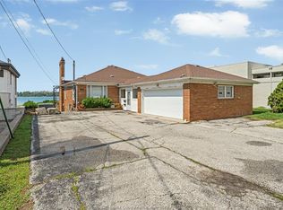 4240 Riverside Dr E, Windsor, ON N8Y 1B5