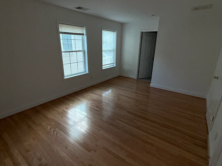 220 Gross Ave — Photo 32