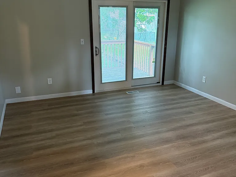 304 NE Independence Ave #B — Photo 5
