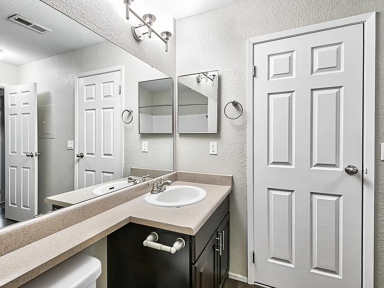 The Lodge at McCarran Ranch Apartment Homes — Photo 11