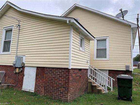 3rd image of 1018 W Webb Ave