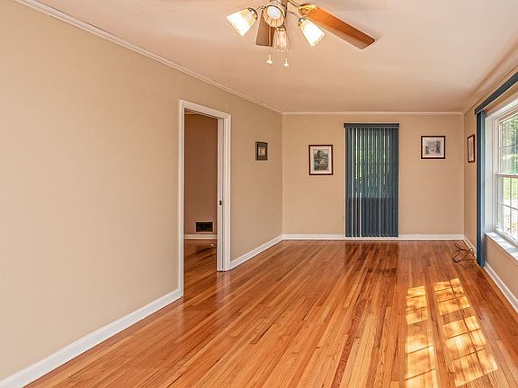 3rd image of 114 Glenn Pl