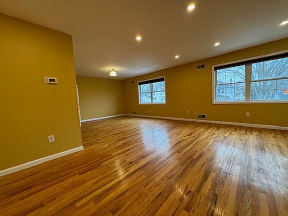 4th image of 106 E Madison Ave #2