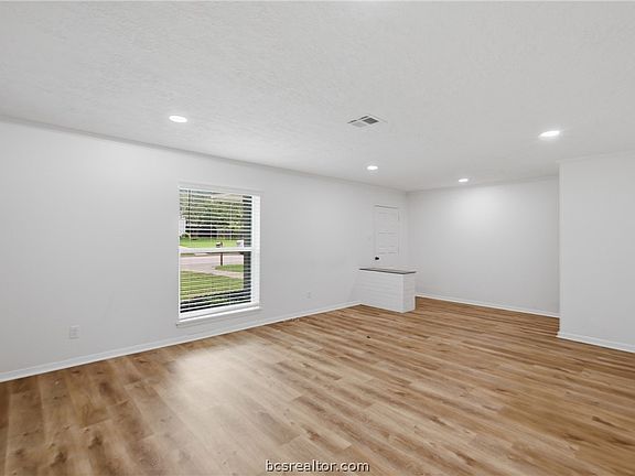 4th image of 3618 Sunnybrook Ln