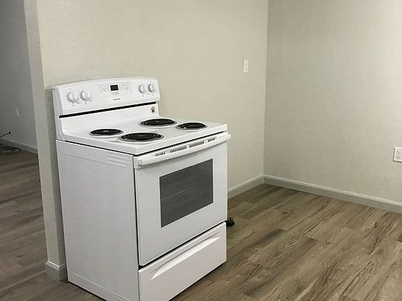 4th image of 318 E Saint Anne Pl APT D