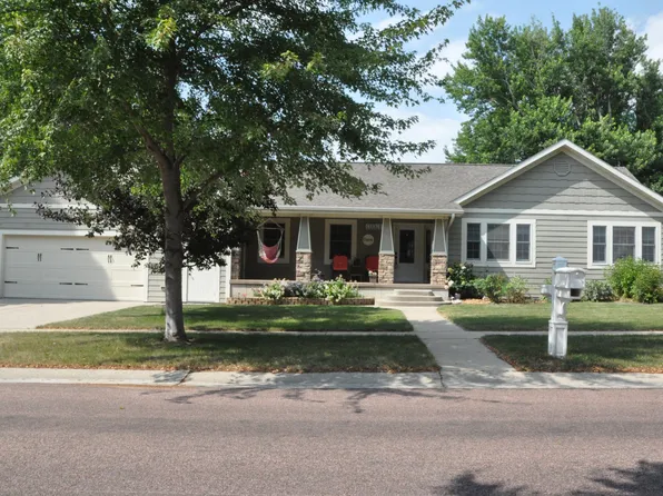1707 Terrace Dr S, Brookings, SD 57006