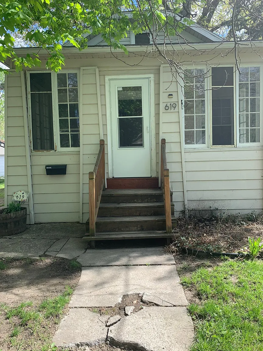 619 Smith Ave photo 1