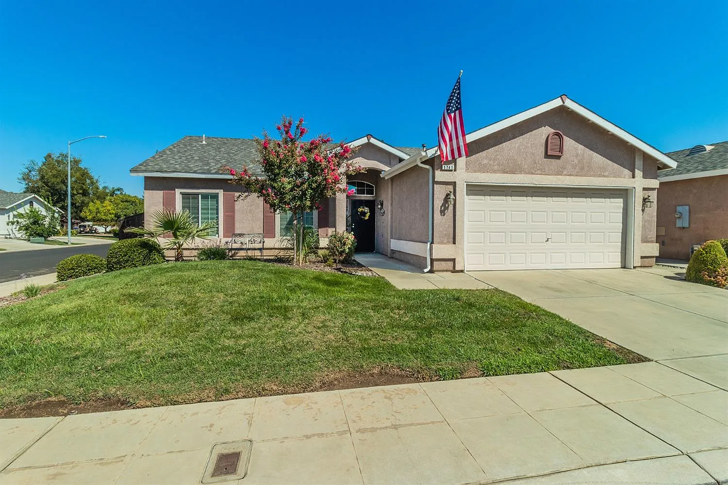 1741 Gibson Ave photo 1
