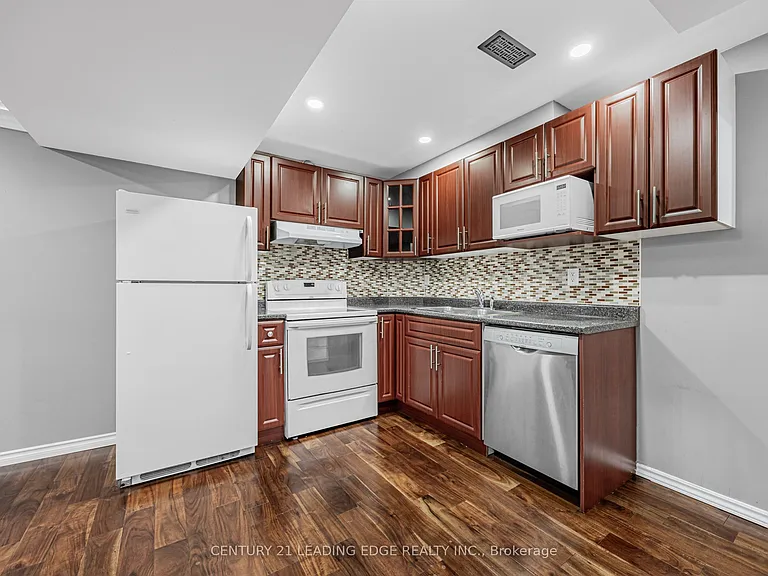 98 Erskine Dr #LOWER — Photo 12