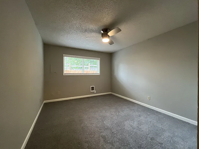15827 NE Glisan St #3 — Photo 23