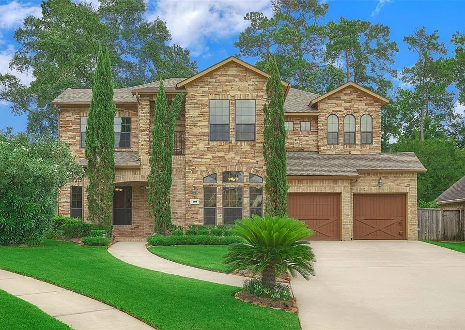 101 E Silverwood Ranch Est